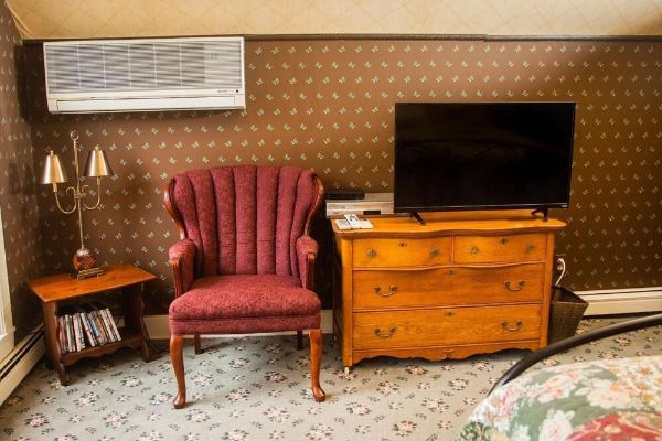 The Sylvan Inn (Glen Arbor)